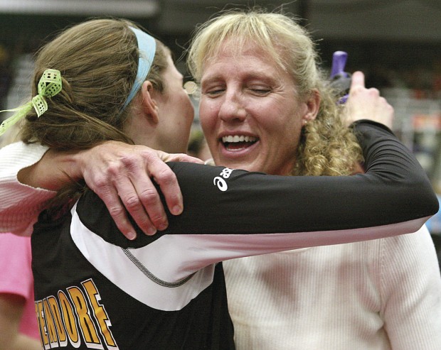 Bettendorf wins state volleyball title